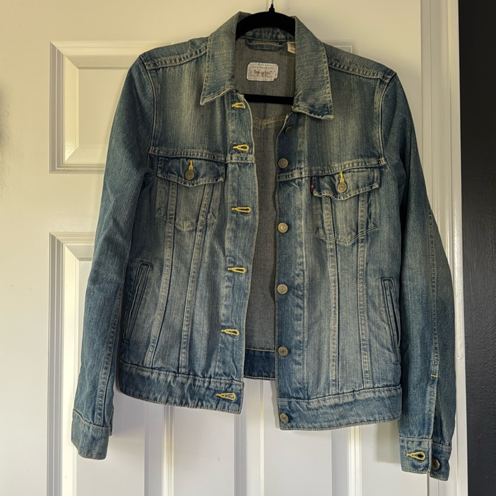 Levi's Jean Jacket Size Small
